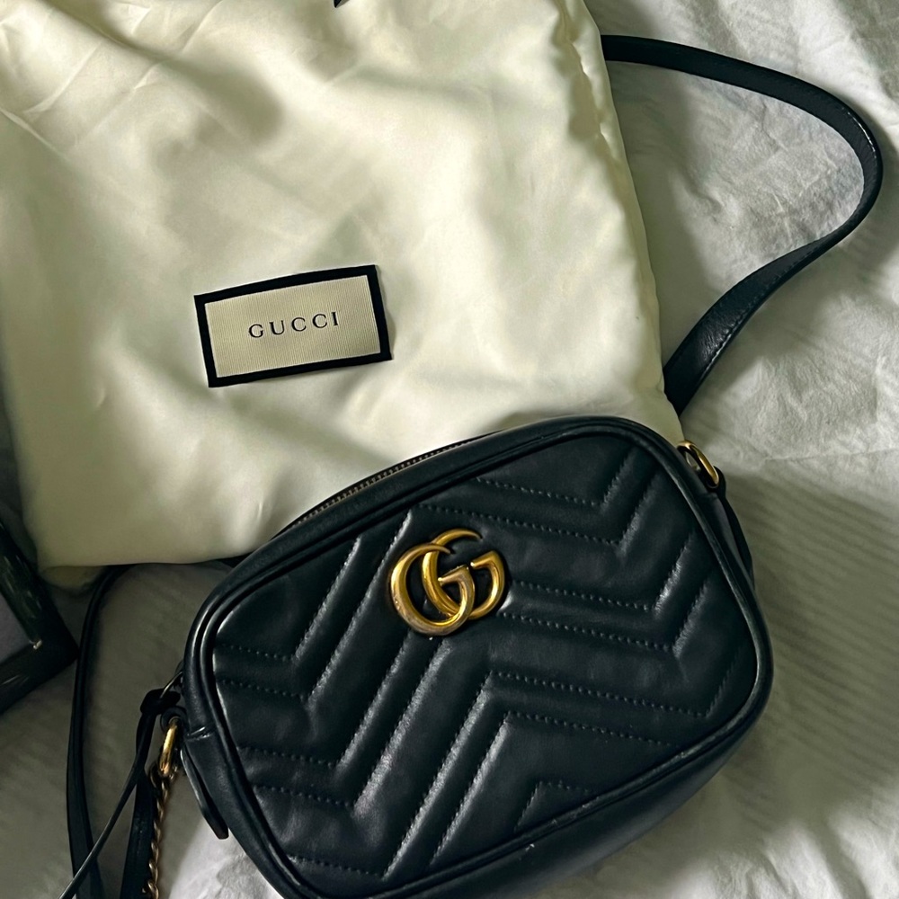 Gucci cross body (used, great condition) GG Marmont matelassé mini bag